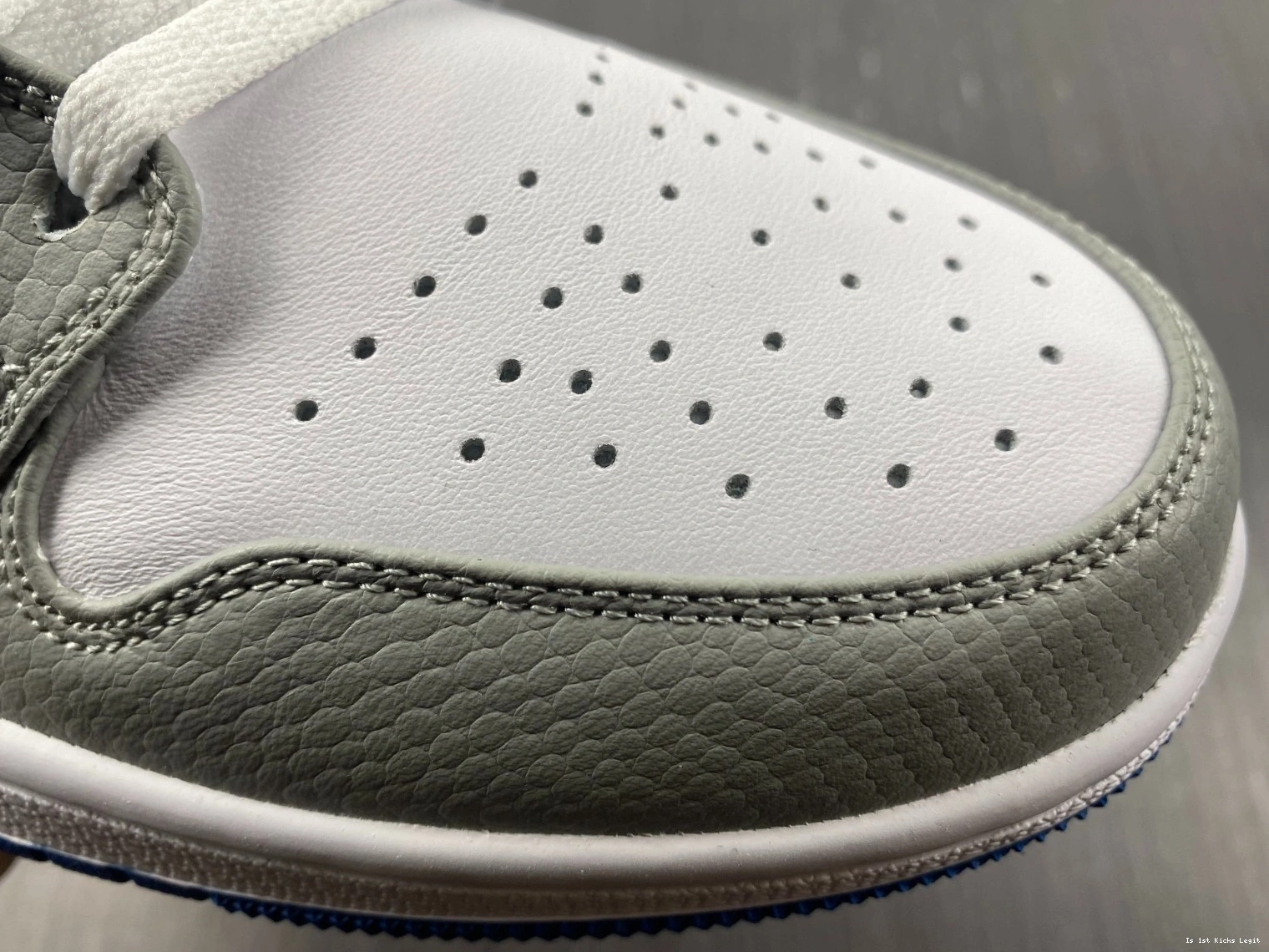 DM1199-140 True Jordan Low Blue 1 Air 0206